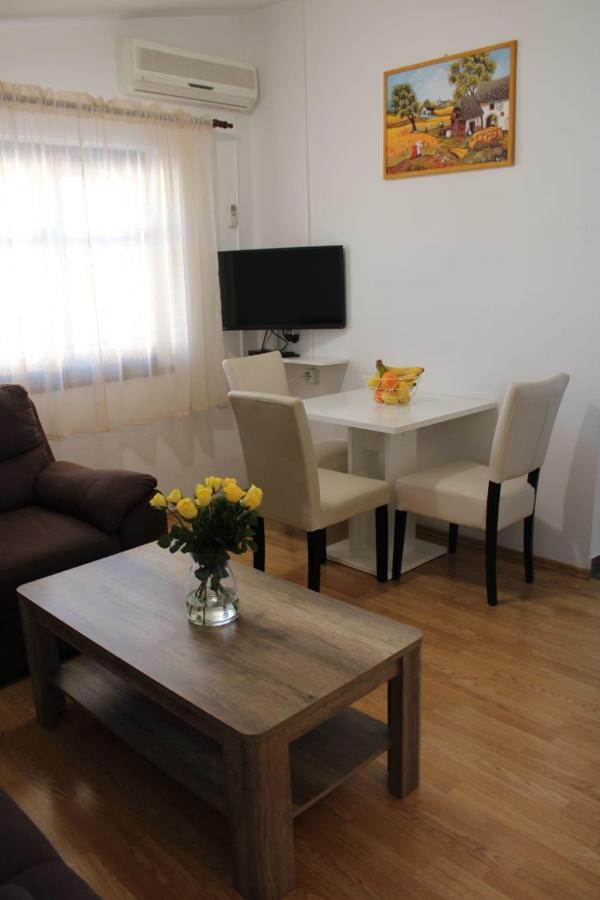 Apartments Renata Seget Donji ภายนอก รูปภาพ
