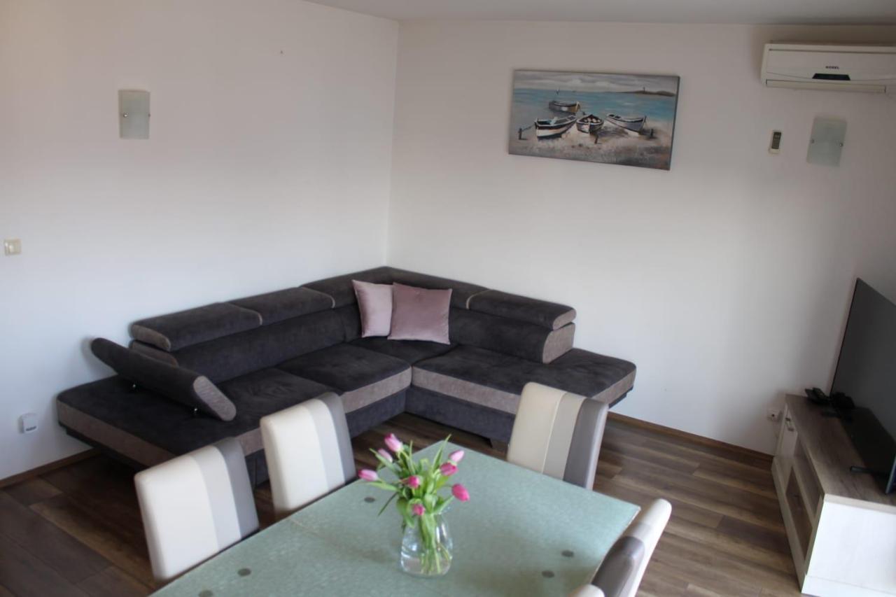 Apartments Renata Seget Donji ภายนอก รูปภาพ