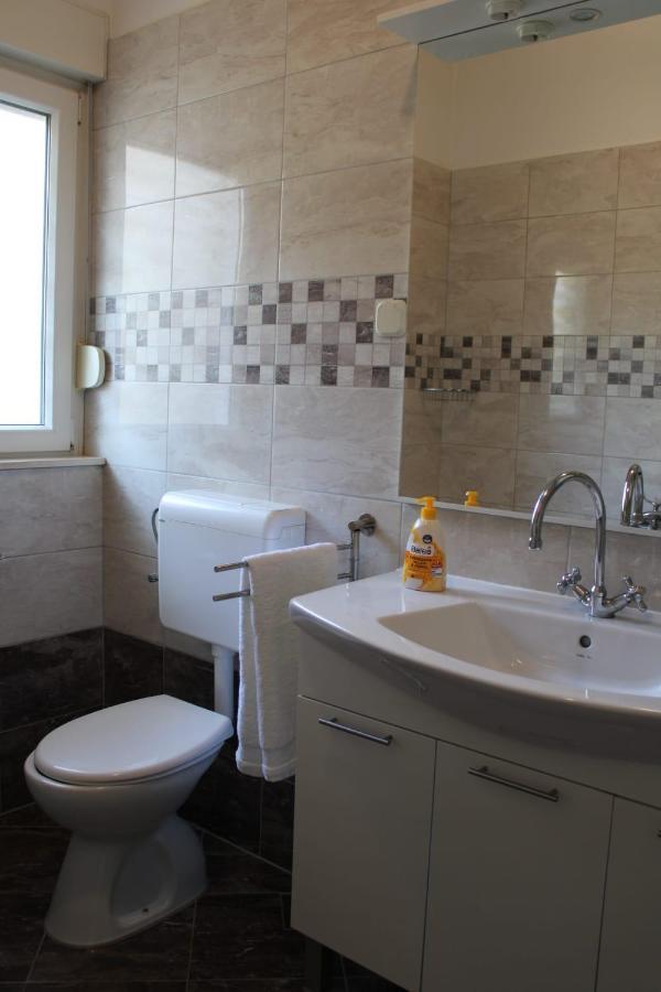 Apartments Renata Seget Donji ภายนอก รูปภาพ