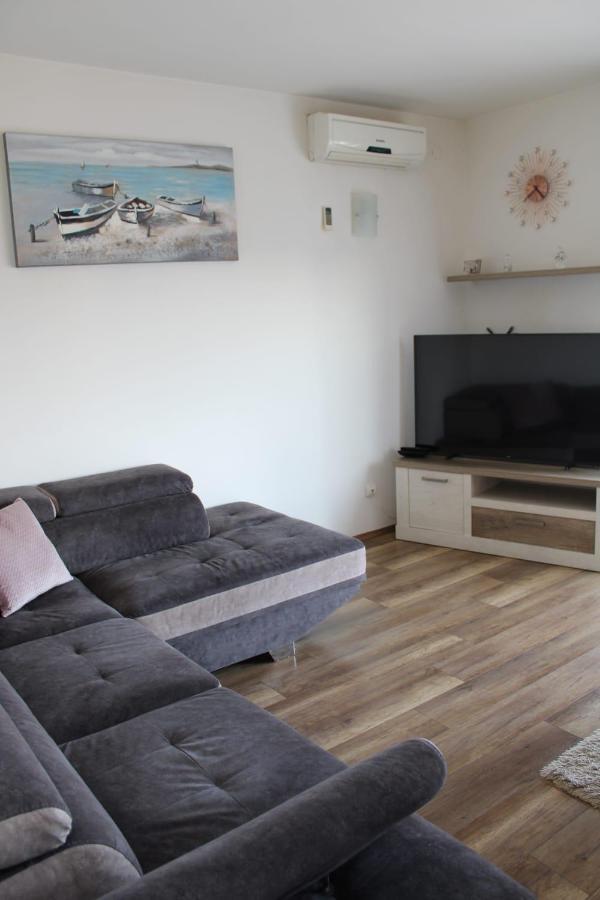 Apartments Renata Seget Donji ภายนอก รูปภาพ