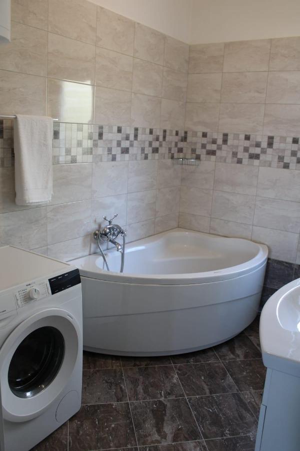 Apartments Renata Seget Donji ภายนอก รูปภาพ