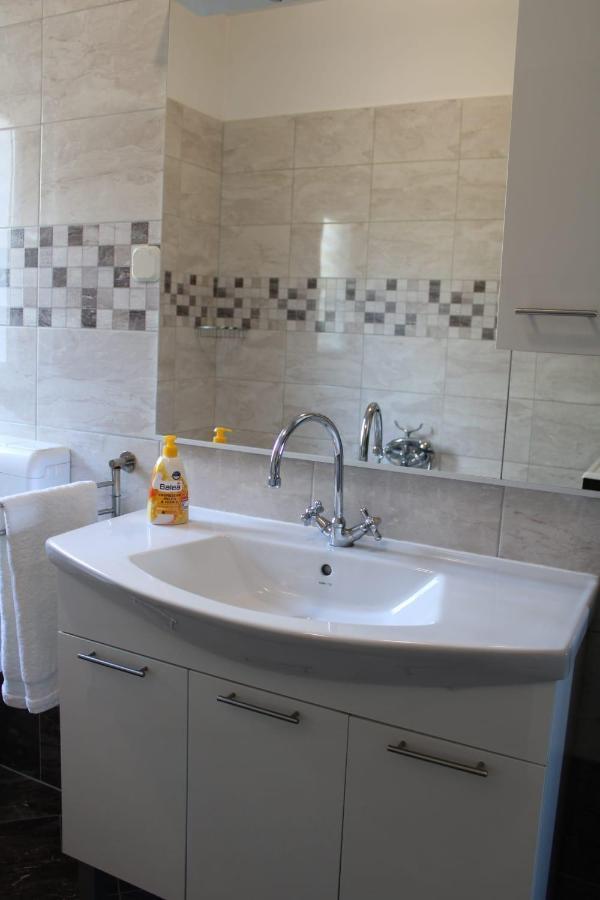Apartments Renata Seget Donji ภายนอก รูปภาพ